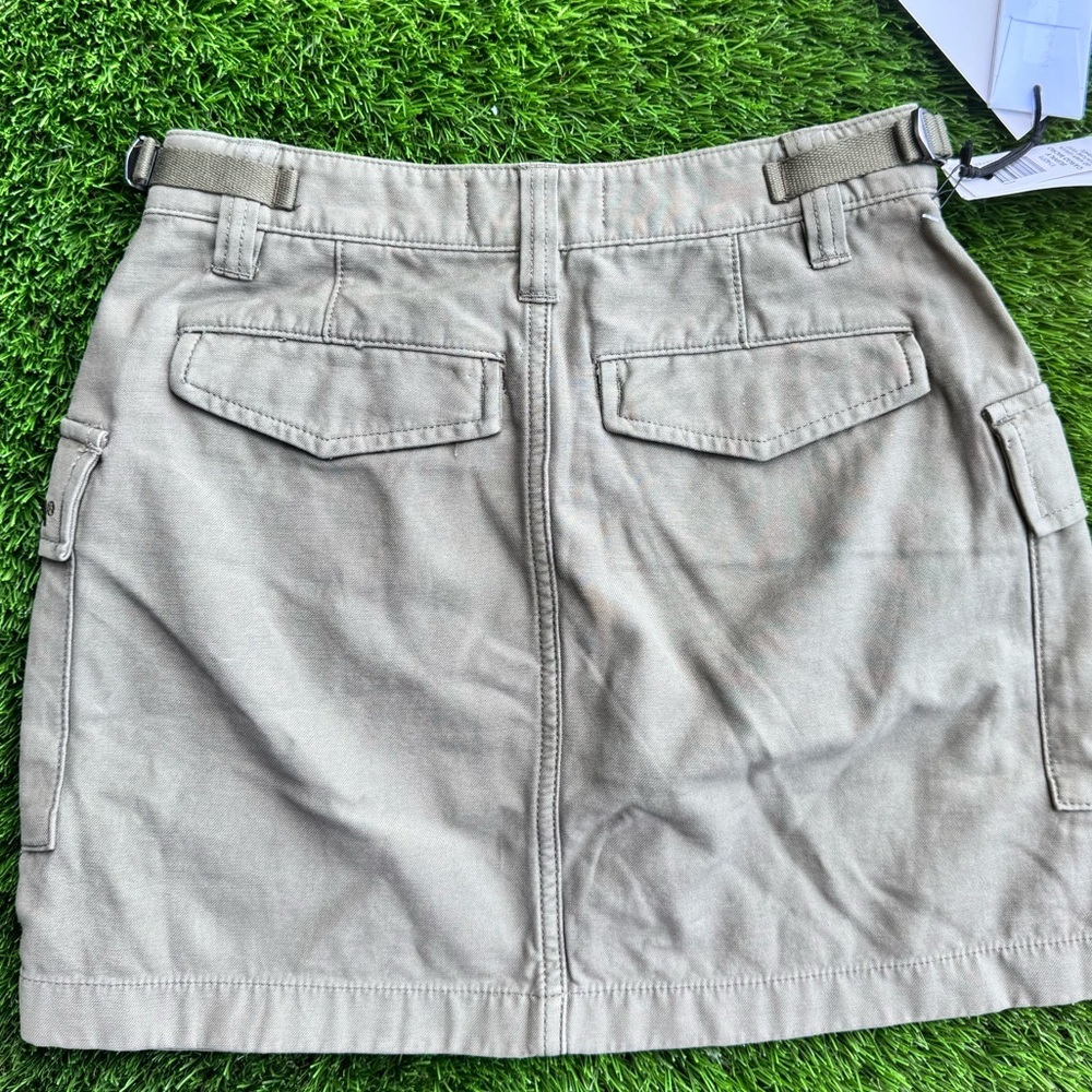 NWT Aritzia TNA Supply Cargo Micro Skirt in Army Green - Picture 2 of 5